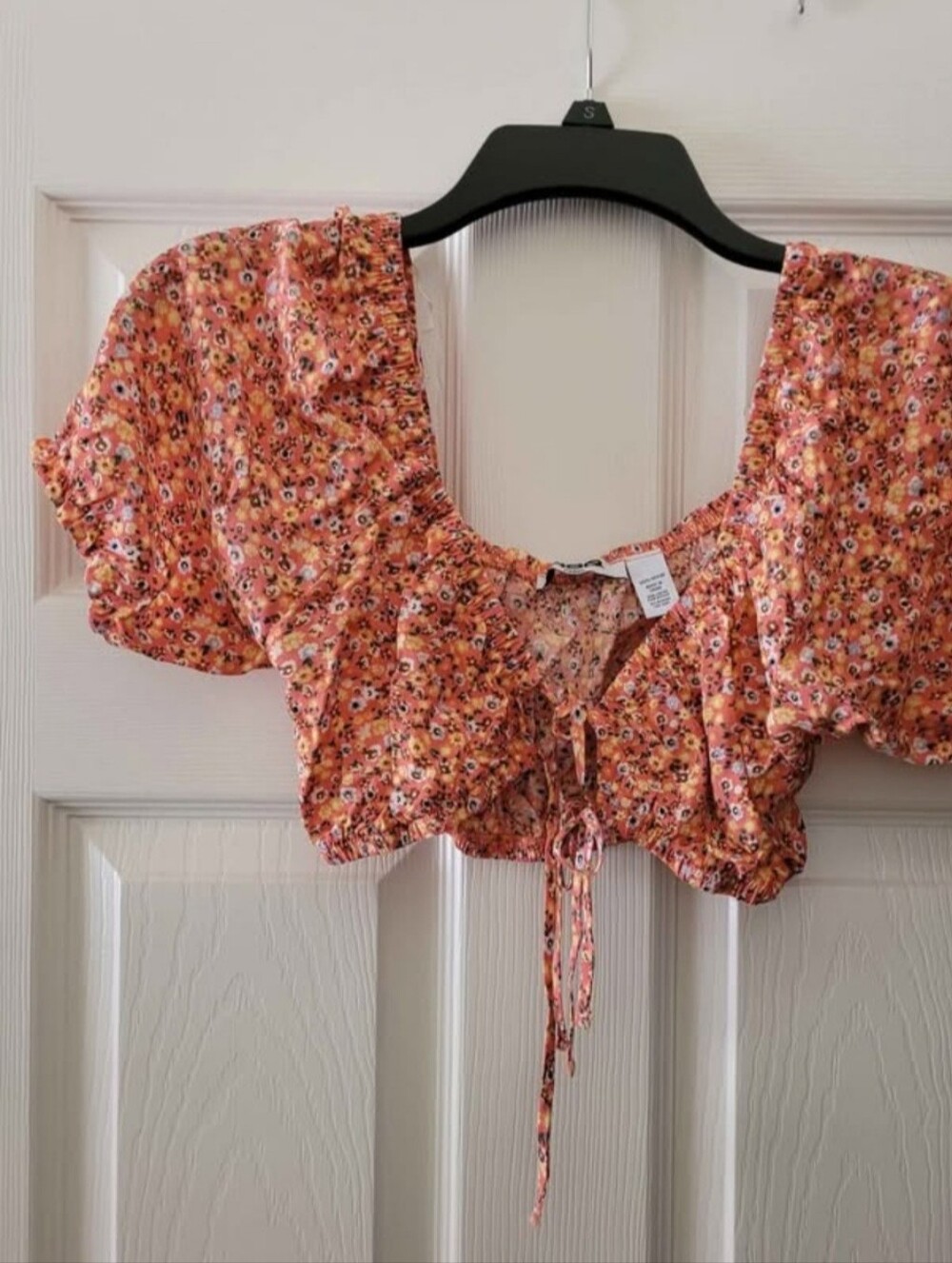 RSQ Coral Floral Tie-Front Crop Top! Size M
